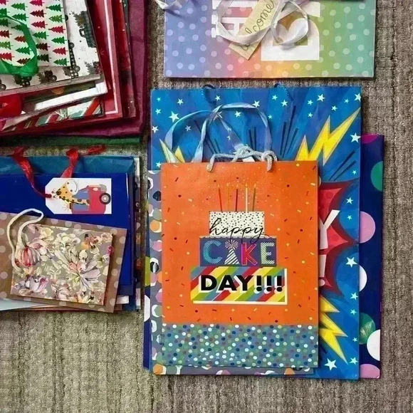 5 POUNDS 42 Pcs Gift Bags For All Occasions — Birthday Baby Shower Christmas - Picture 3 of 16